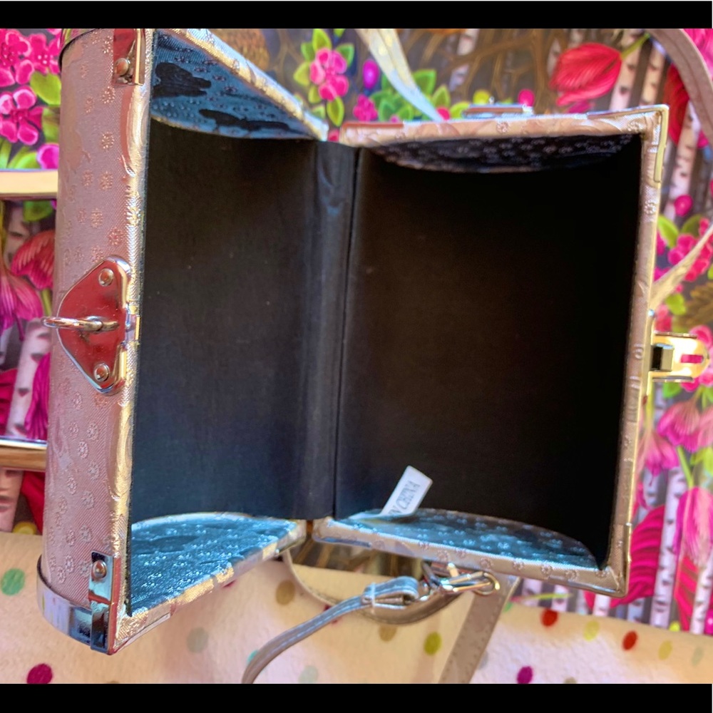 🦋 Silver butterfly shoulder bag - Picture 8 of 8